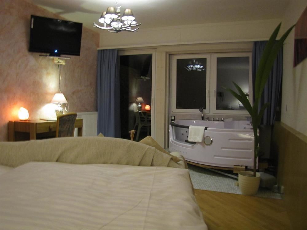 Strandhotel Seeblick Faulensee Exterior foto