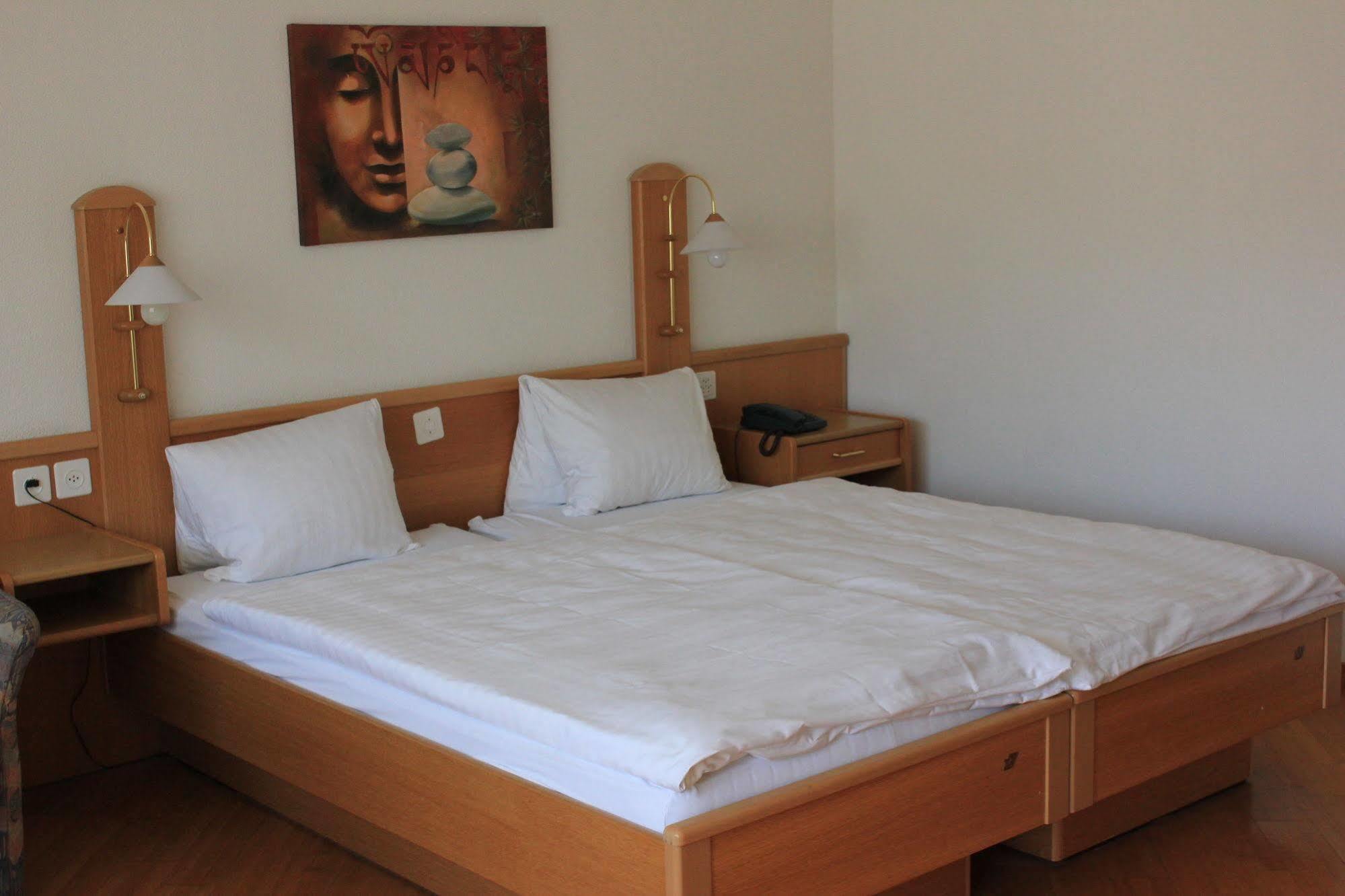 Strandhotel Seeblick Faulensee Exterior foto