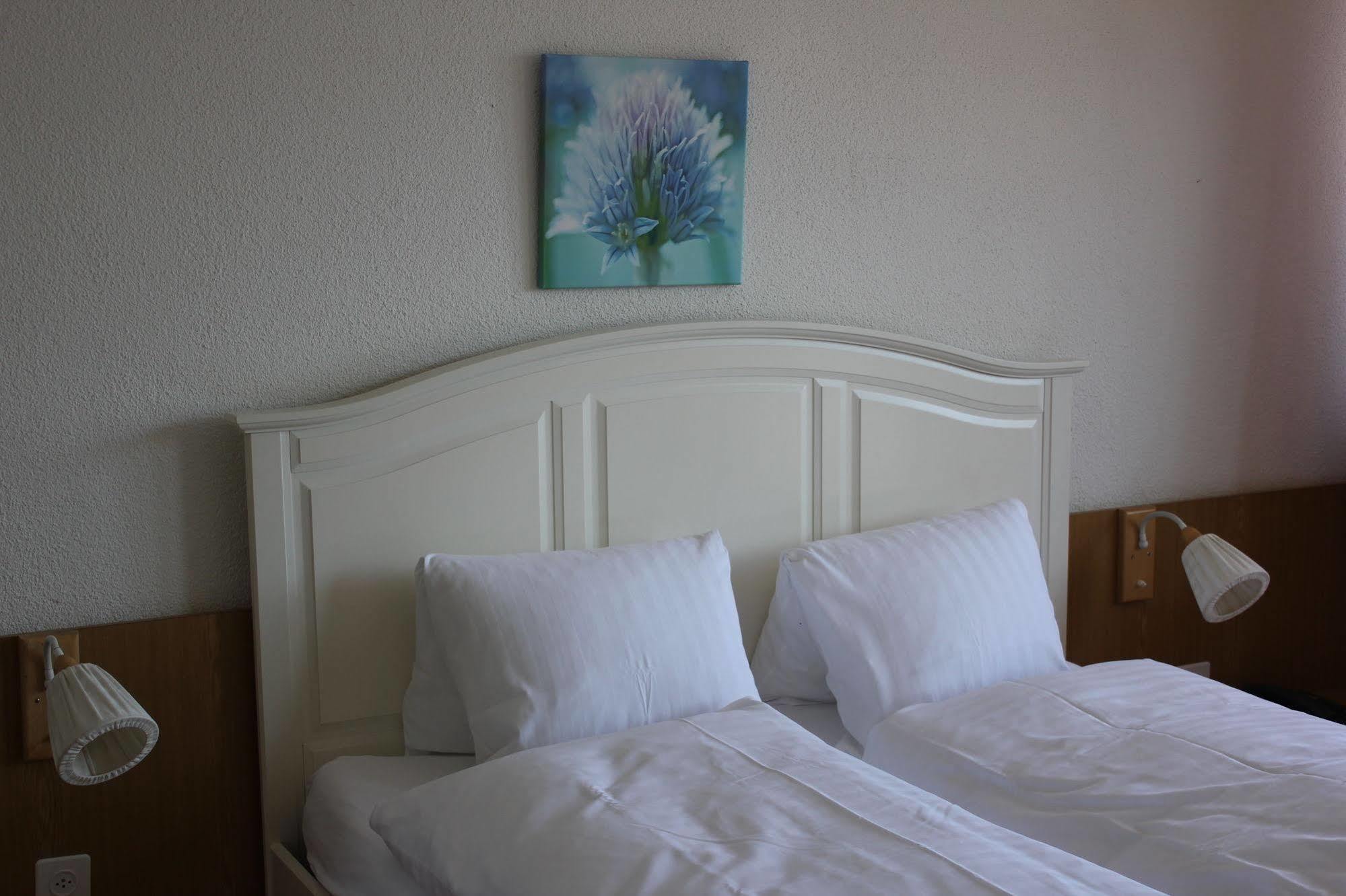 Strandhotel Seeblick Faulensee Exterior foto